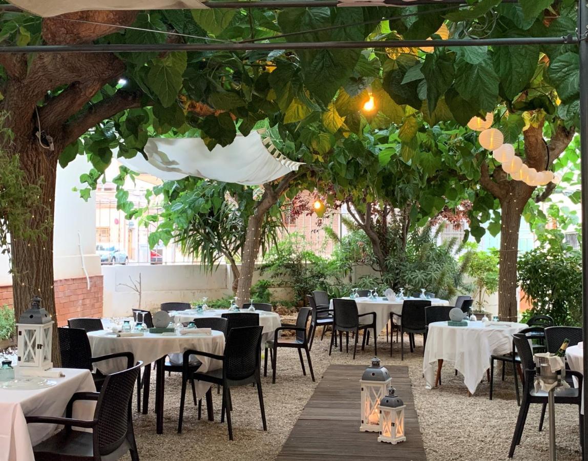 Hotel Restaurant Llansola Sant Carlos de la Ràpita Exterior foto